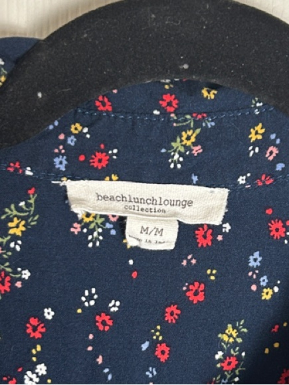 beachlunchlounge Navy Floral Button-Down Shirt Medium - Picture 2 of 11